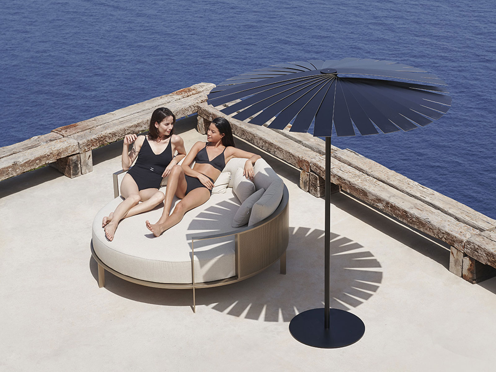 GandiaBlasco Solanas Round Chill Bed