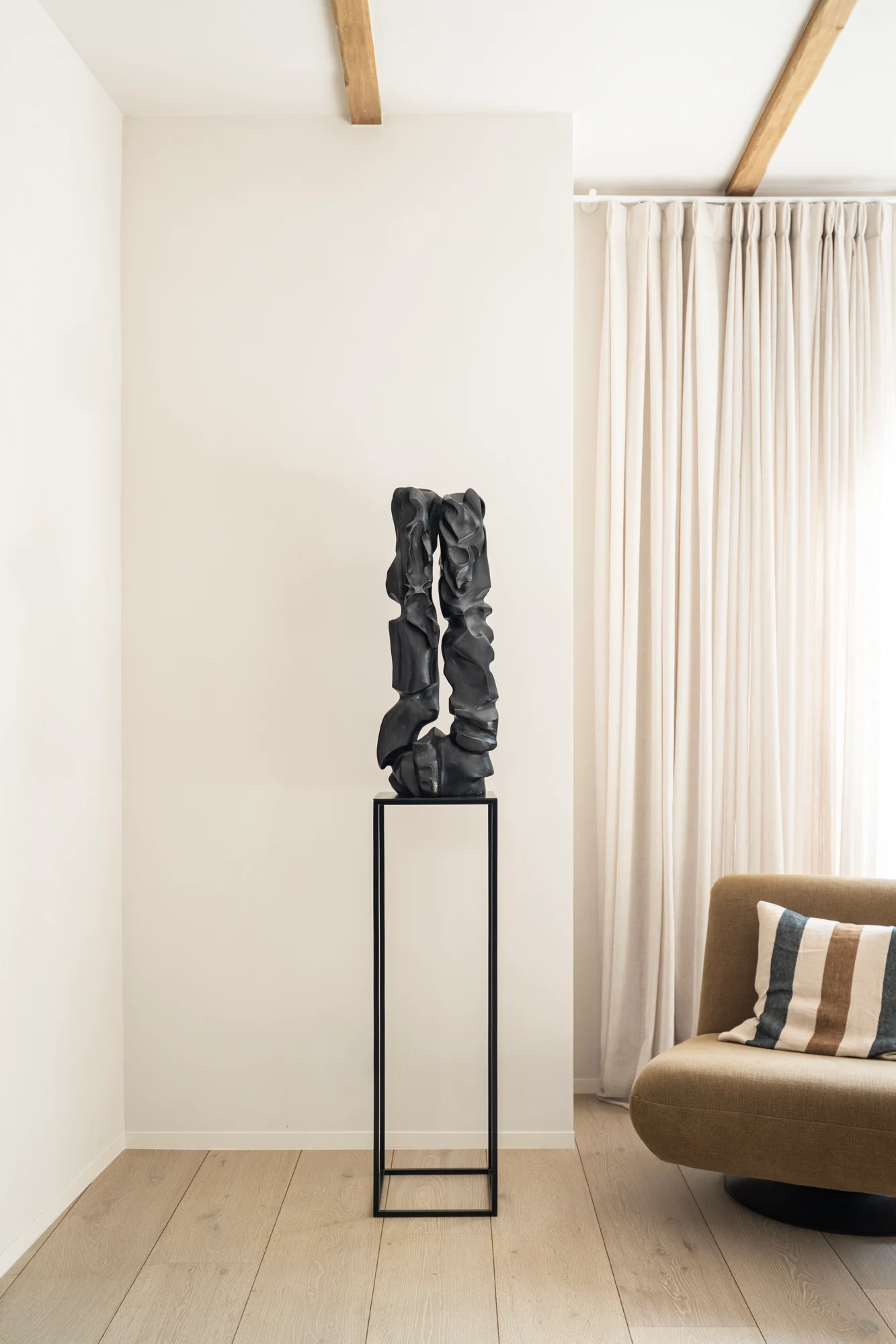 Gardeco Duende Sculpture Black