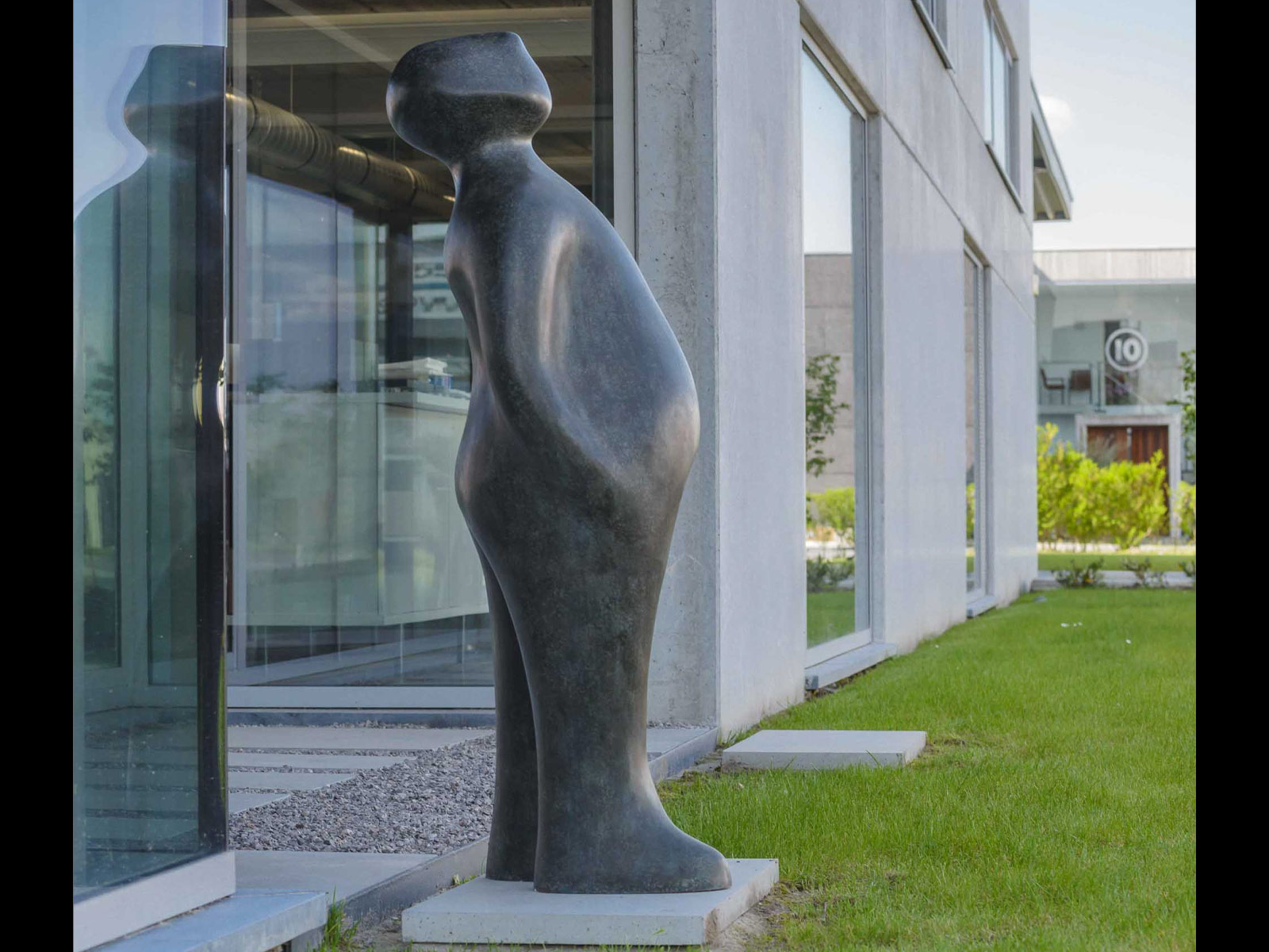 Gardeco The Visitor Bronze