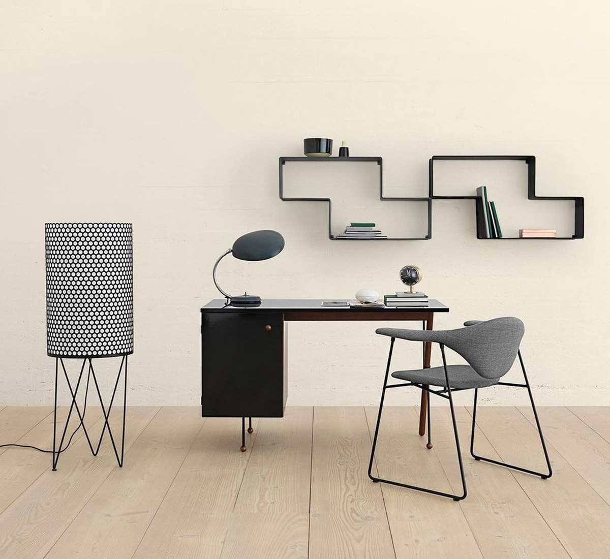 Gubi Masculo Dining Chair Sledge Base