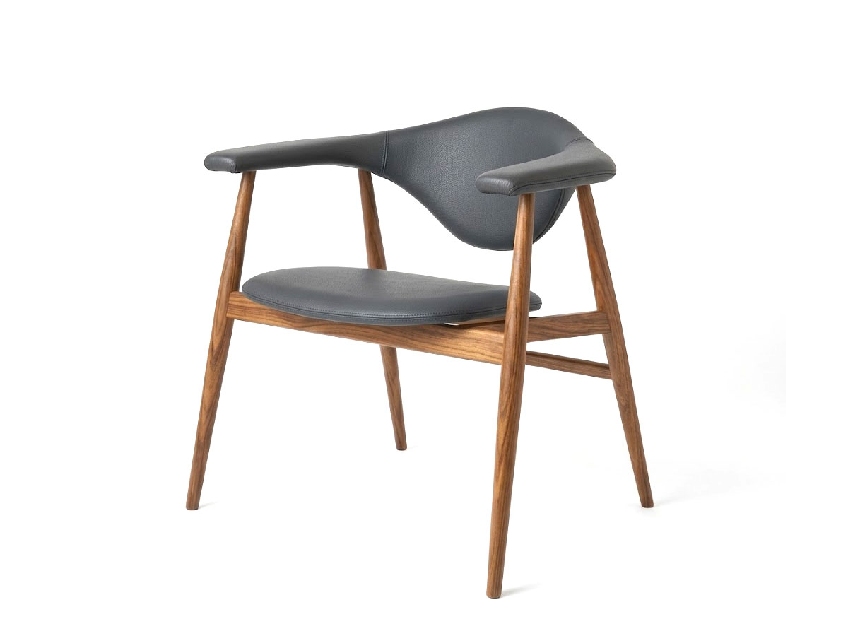 Gubi Masculo Dining Chair Wood Base Dunes 21003 American Walnut Oiled