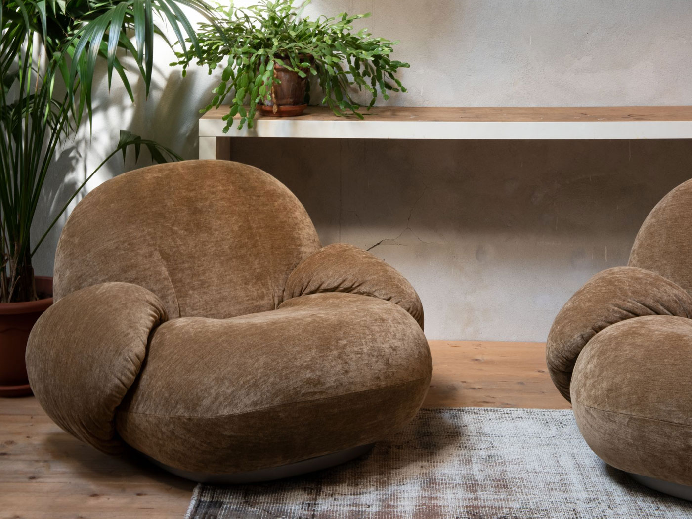 Gubi Pacha Lounge Chair With Armrest