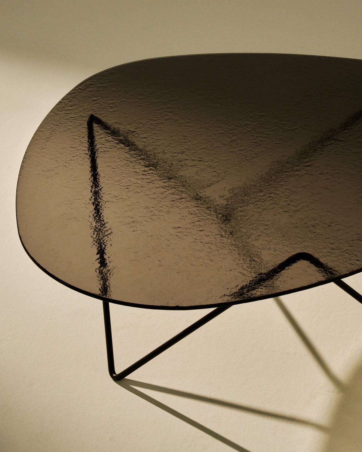 Gubi Pedrera Coffee Table Structured Glass