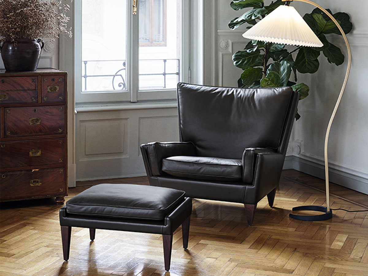Gubi V11 Lounge Chair