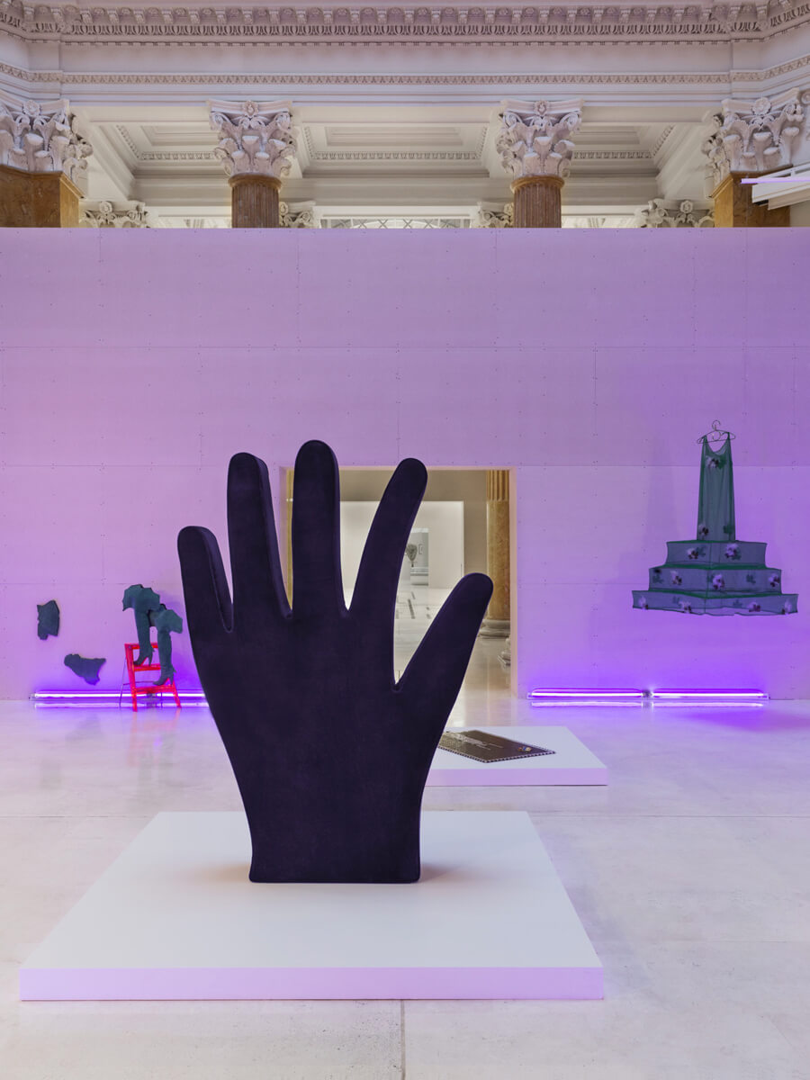 Gufram Mano Sculpture