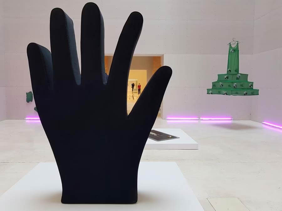 Gufram Mano Sculpture