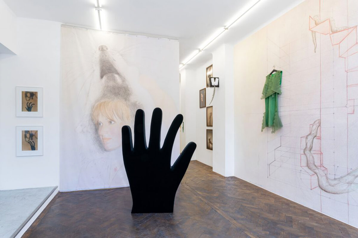Gufram Mano Sculpture