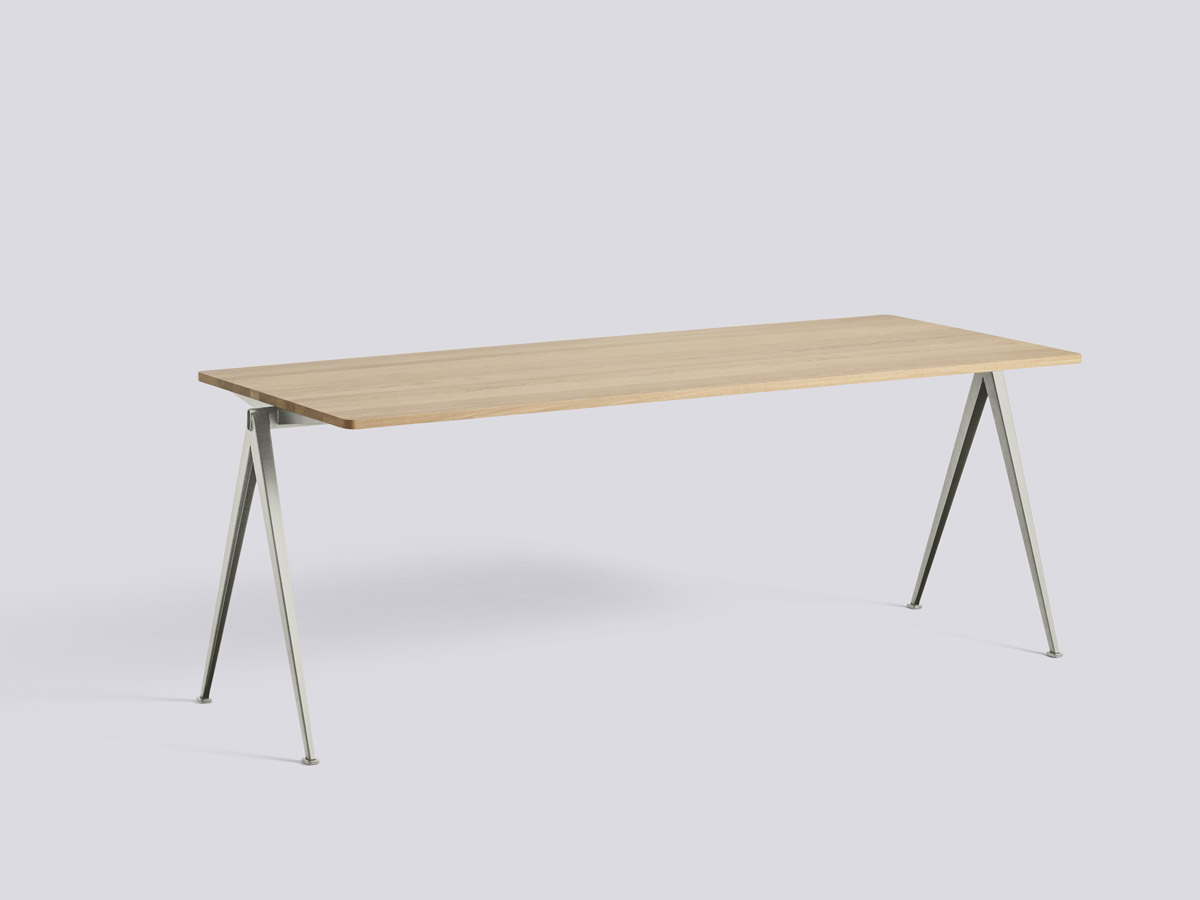 Hay Pyramid 01 Table