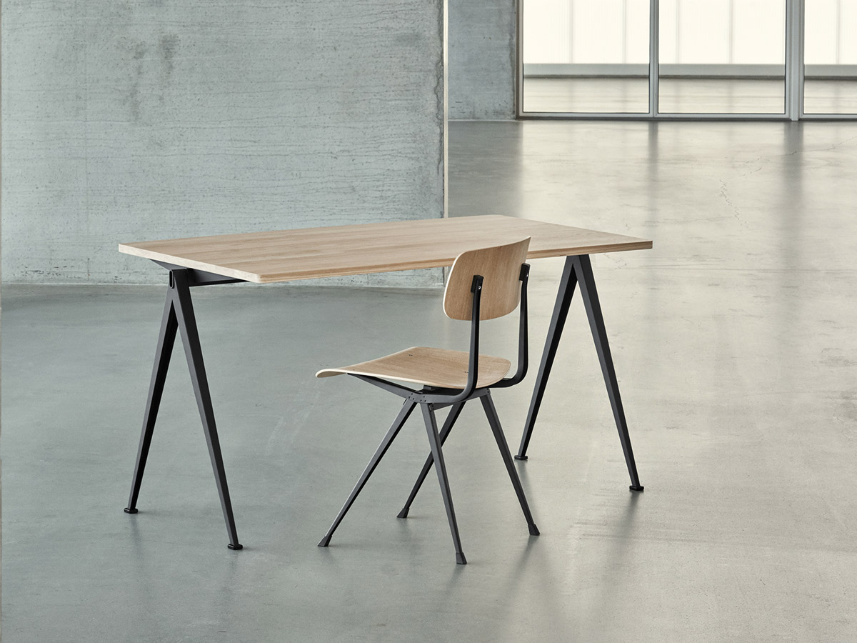 Hay Pyramid 01 Table