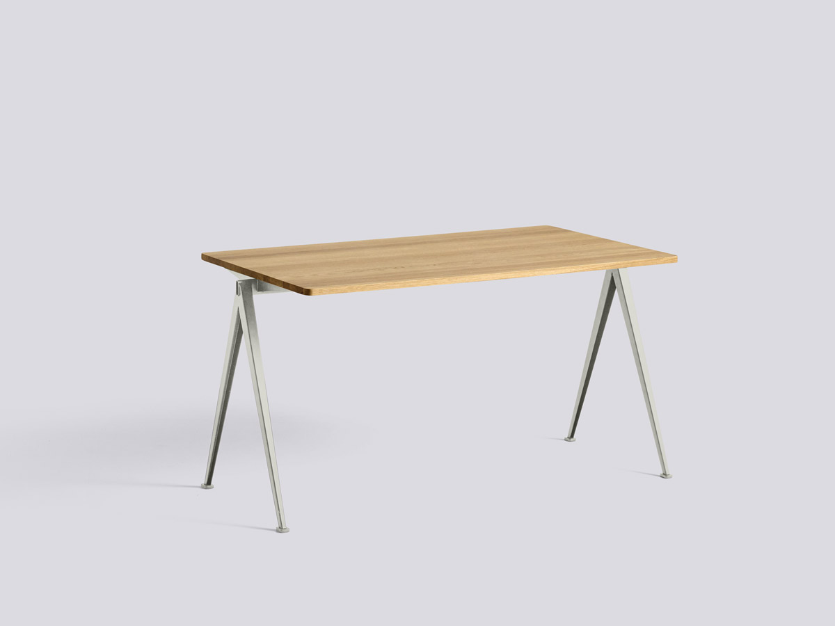 Hay Pyramid 01 Table