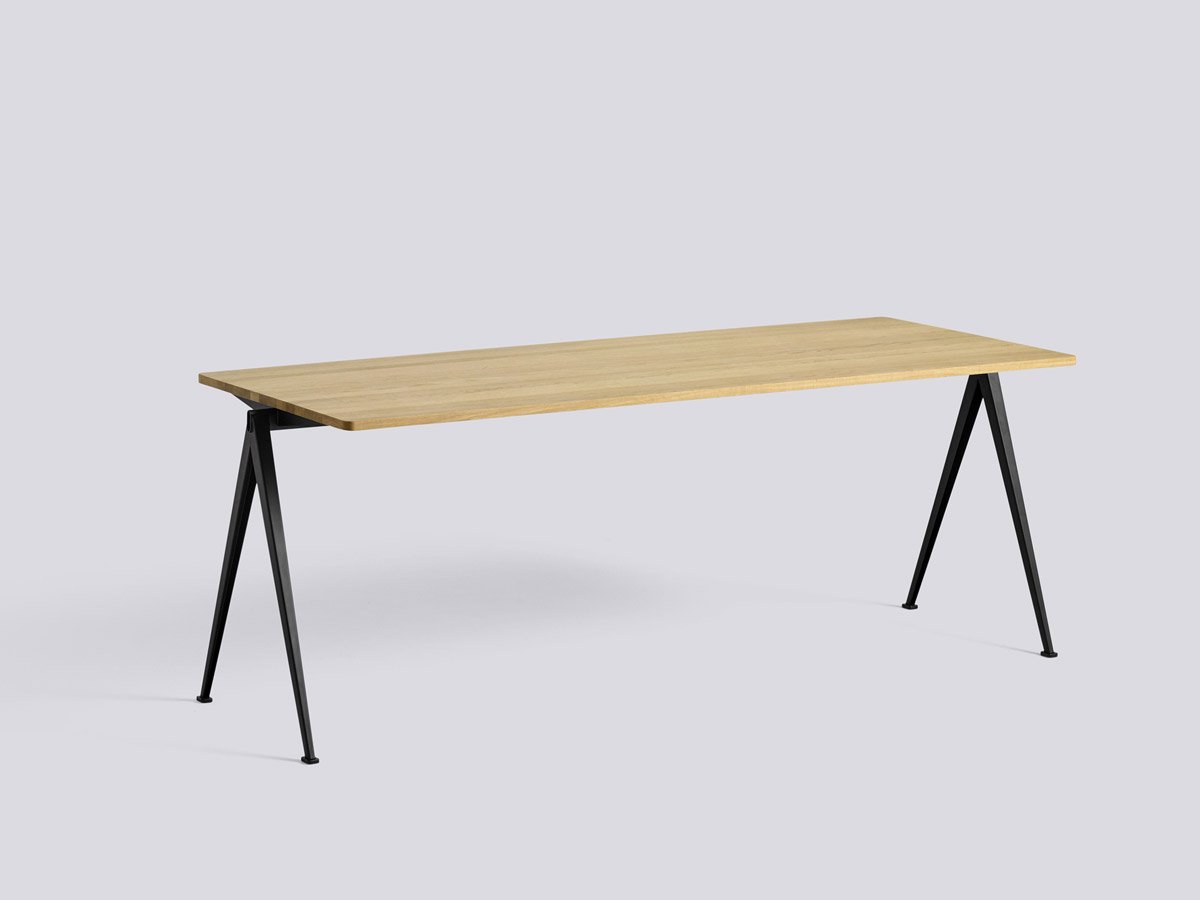 Hay Pyramid 01 Table