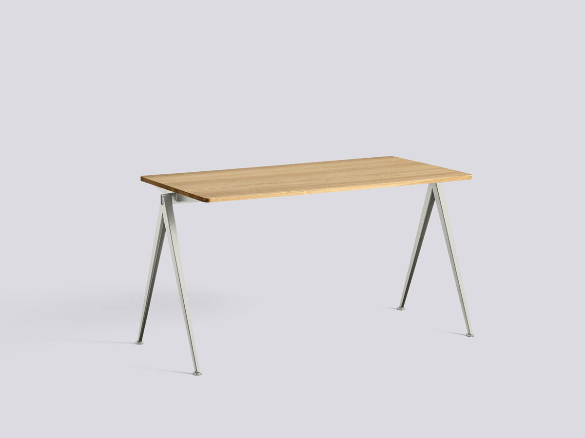 Hay Pyramid 01 Table