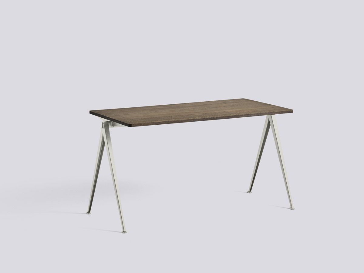 Hay Pyramid 01 Table