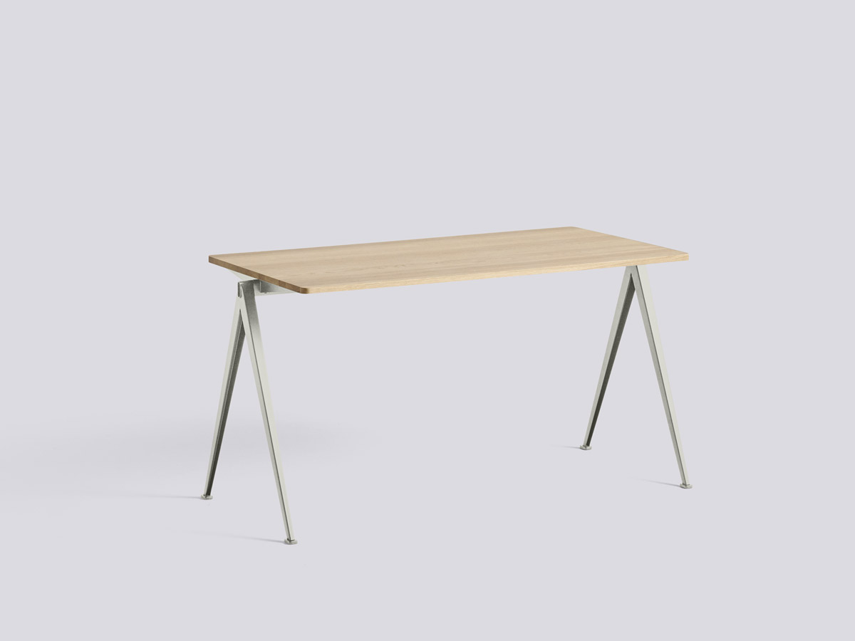 Hay Pyramid 01 Table