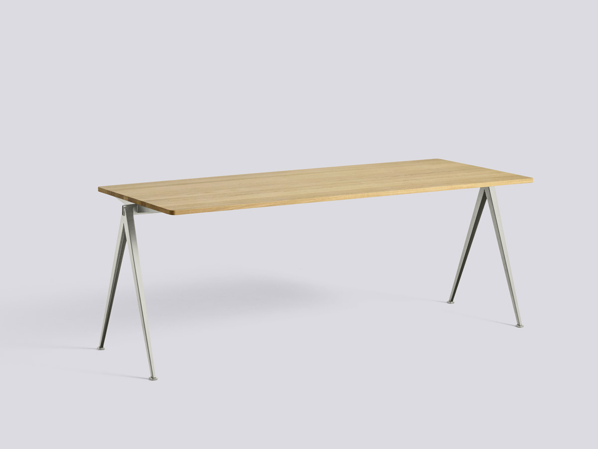 Hay Pyramid 01 Table