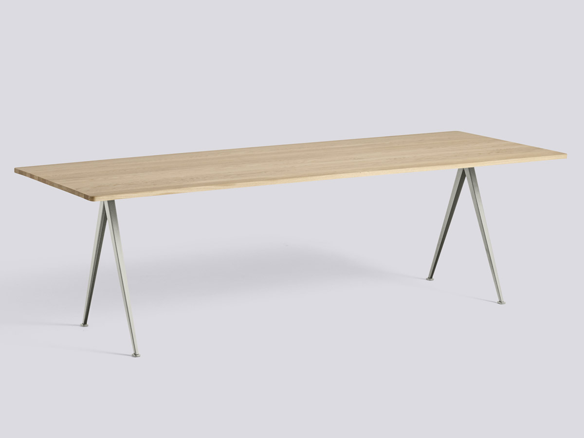 Hay Pyramid 02 Table