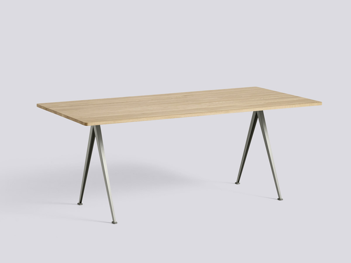 Hay Pyramid 02 Table