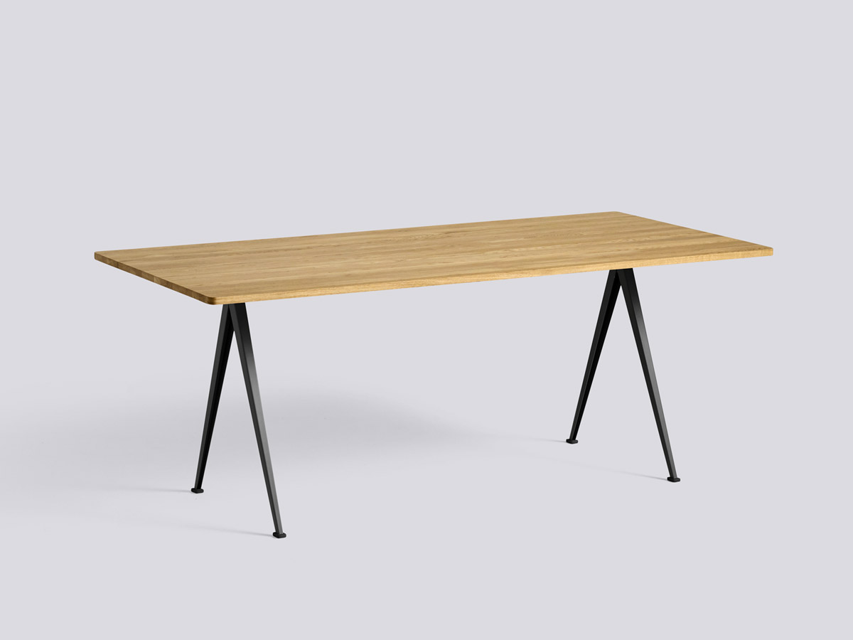 Hay Pyramid 02 Table