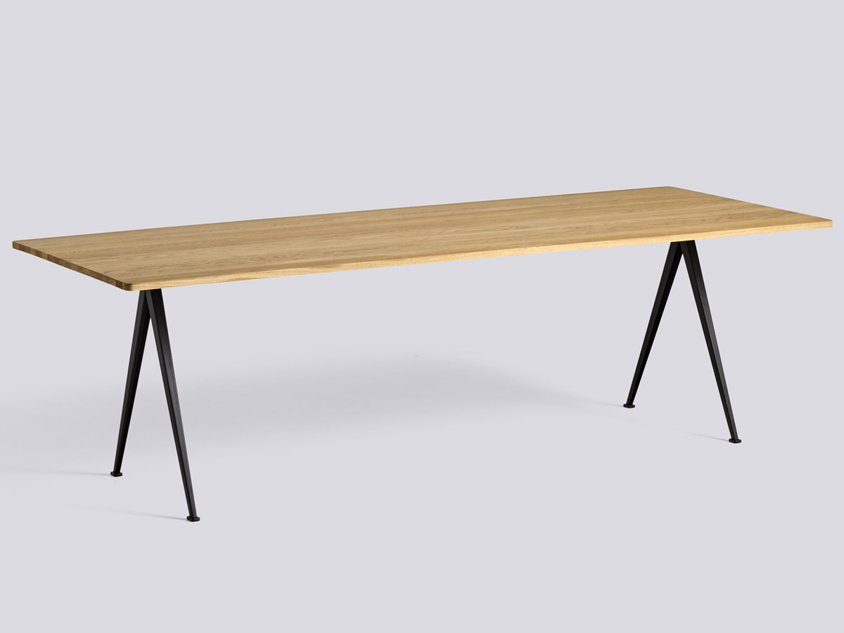 Hay Pyramid 02 Table