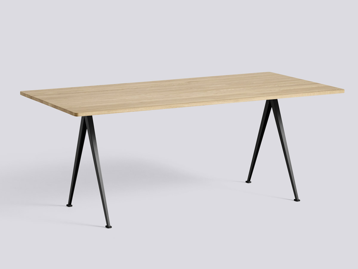 Hay Pyramid 02 Table