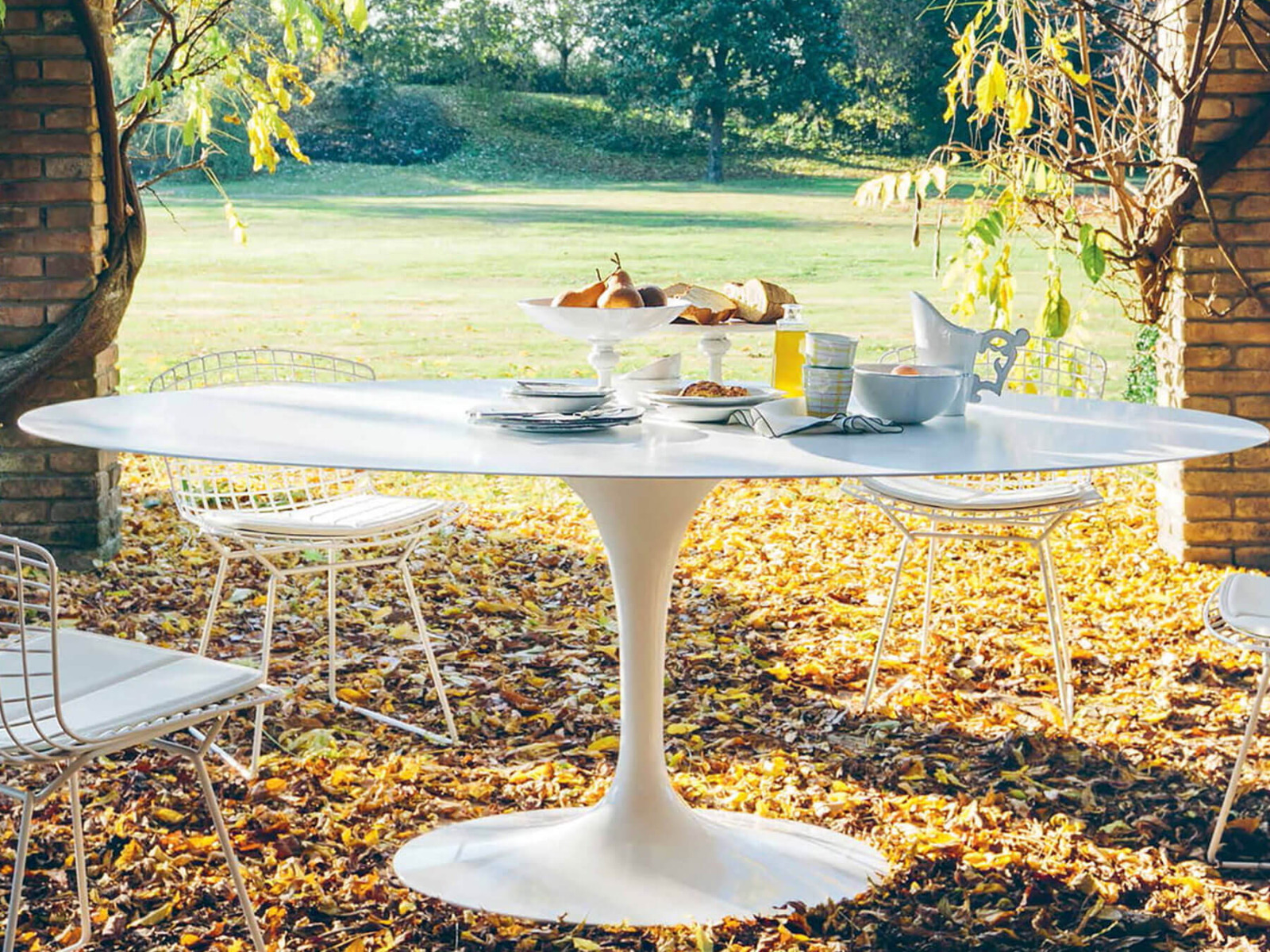 Knoll Saarinen Oval Table Outdoor