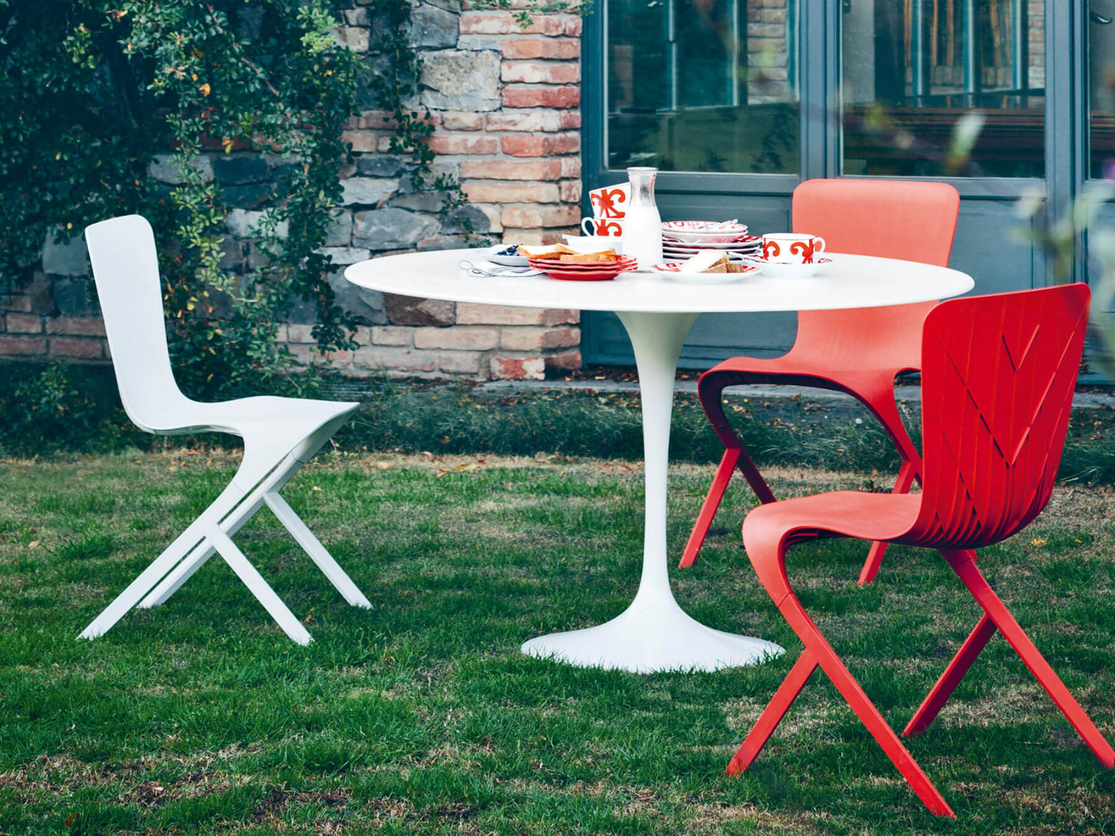 Knoll Saarinen Oval Table Outdoor