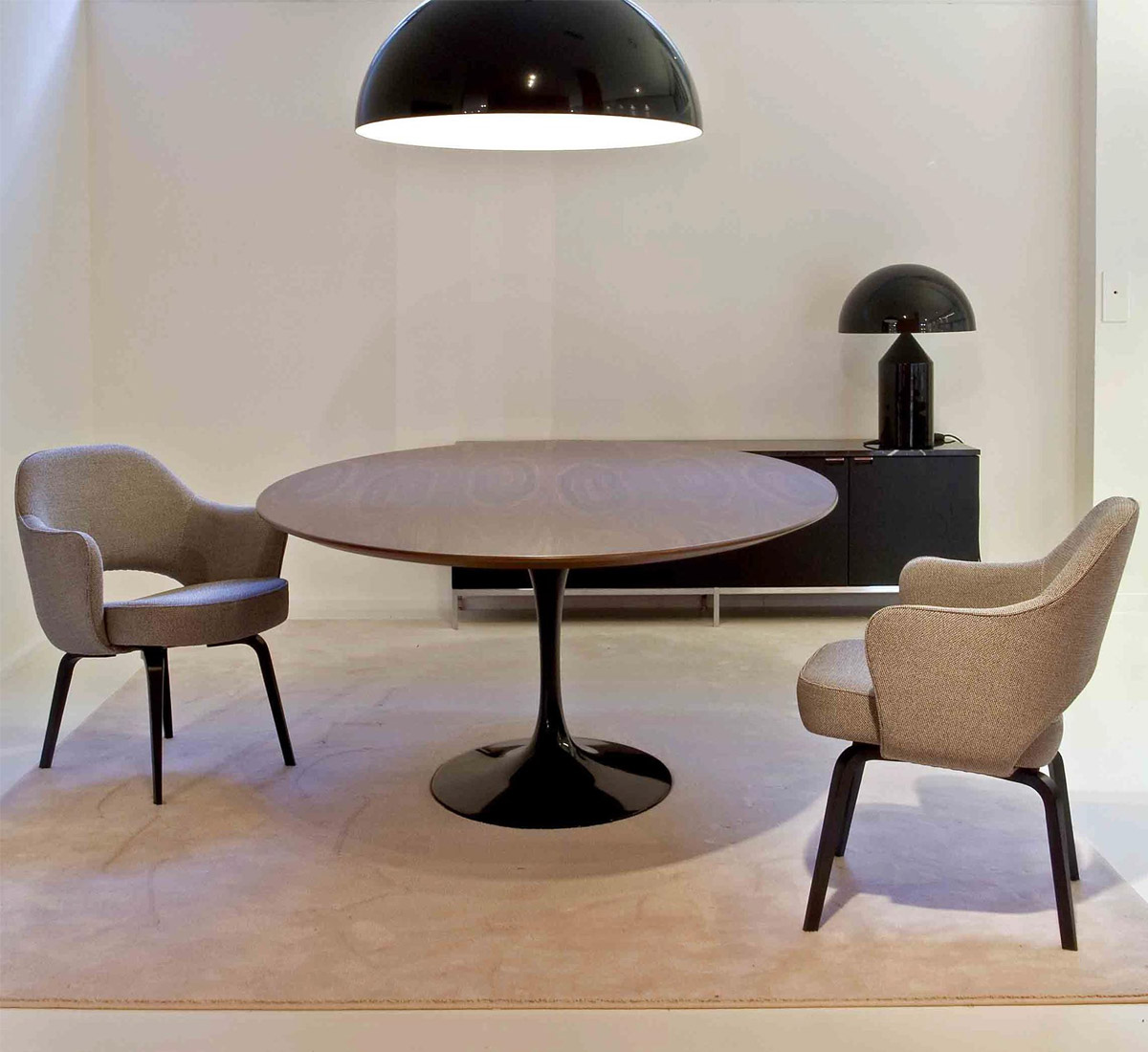 Knoll Saarinen Conference Armchair Legs Oak