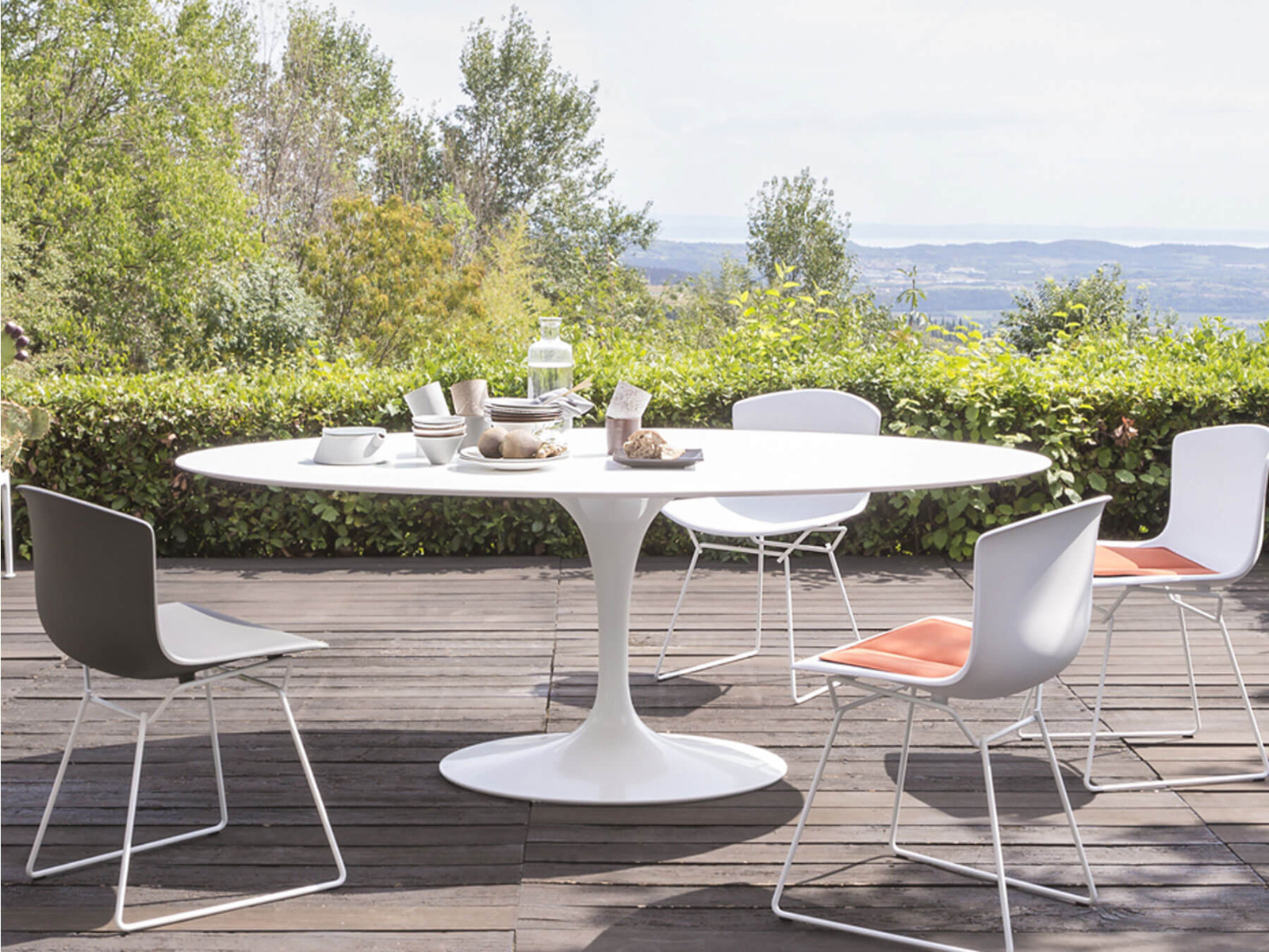 Knoll Saarinen Oval Table Outdoor