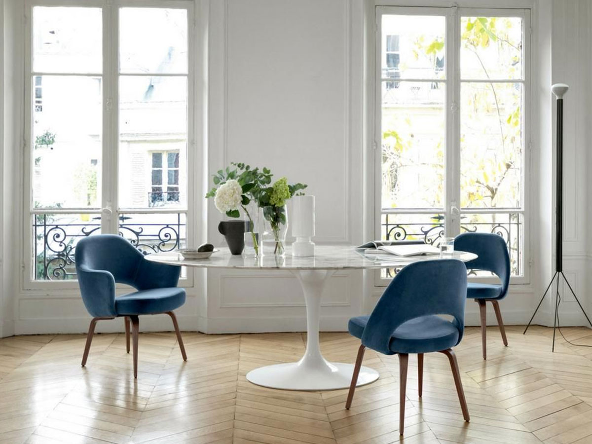 Knoll Saarinen Oval Table
