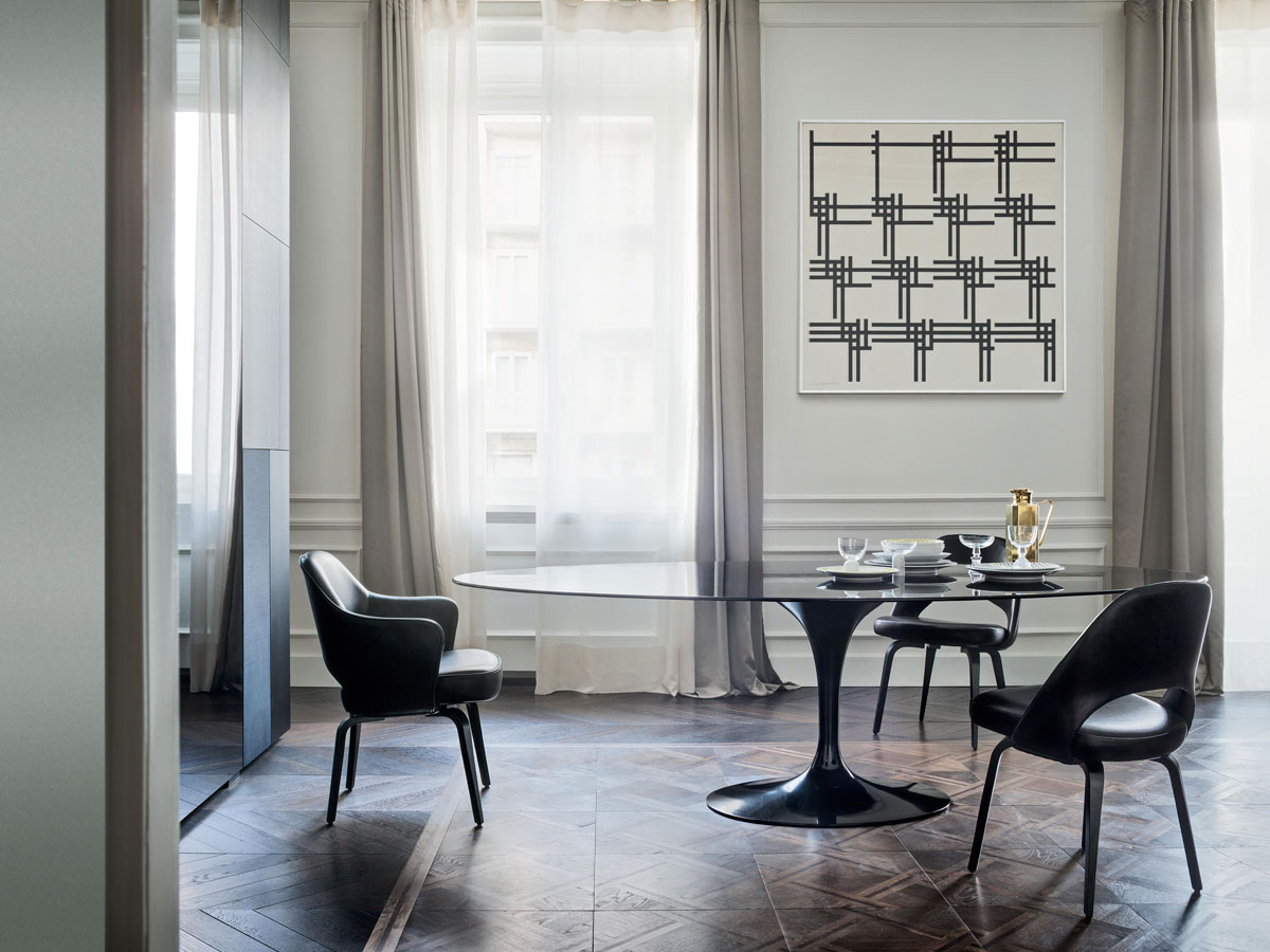 Knoll Saarinen Oval Table