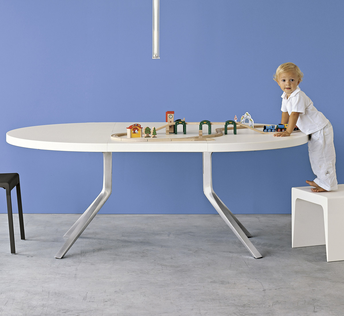 Kristalia Oops Extendable Table