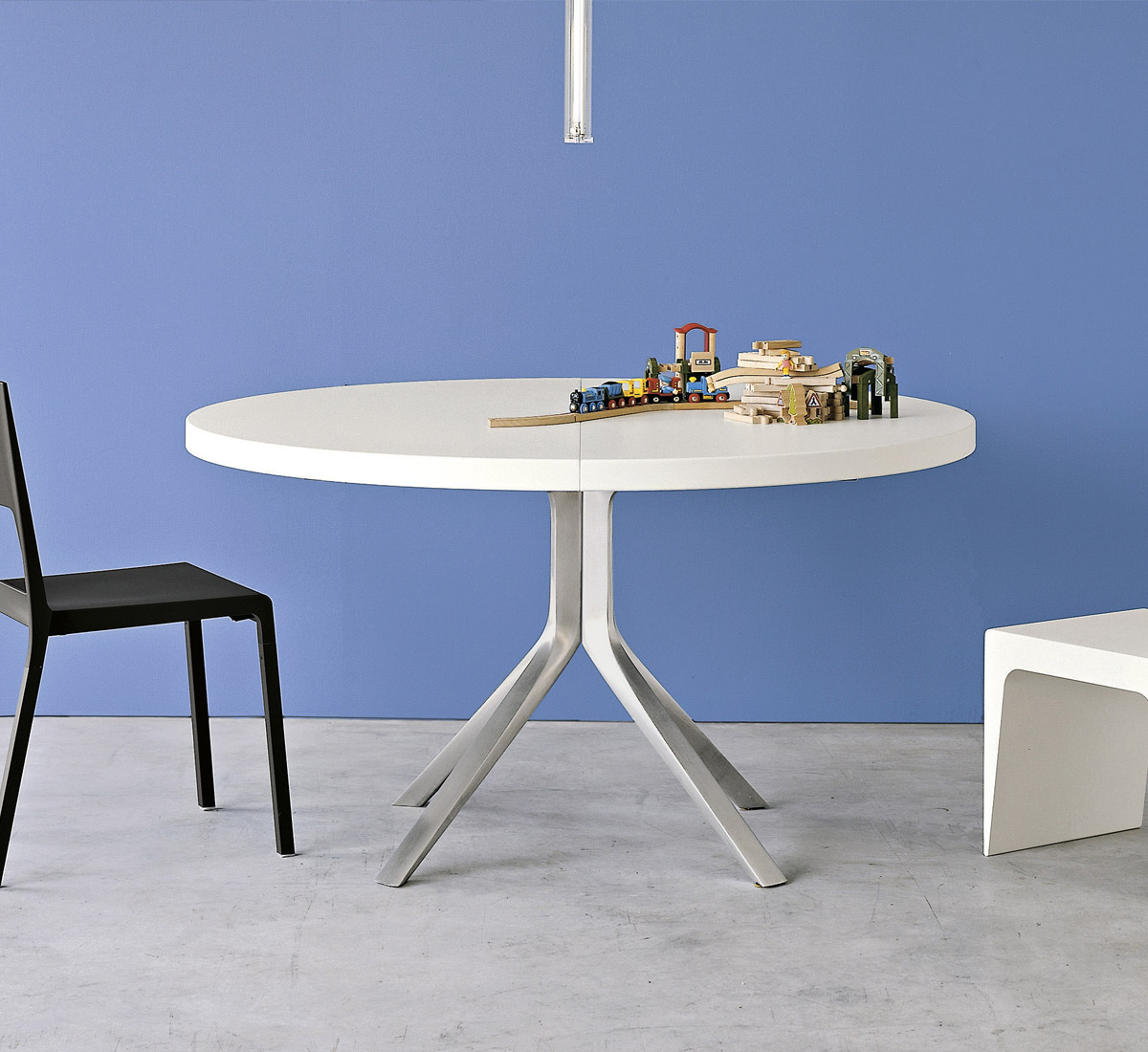 Kristalia Oops Extendable Table
