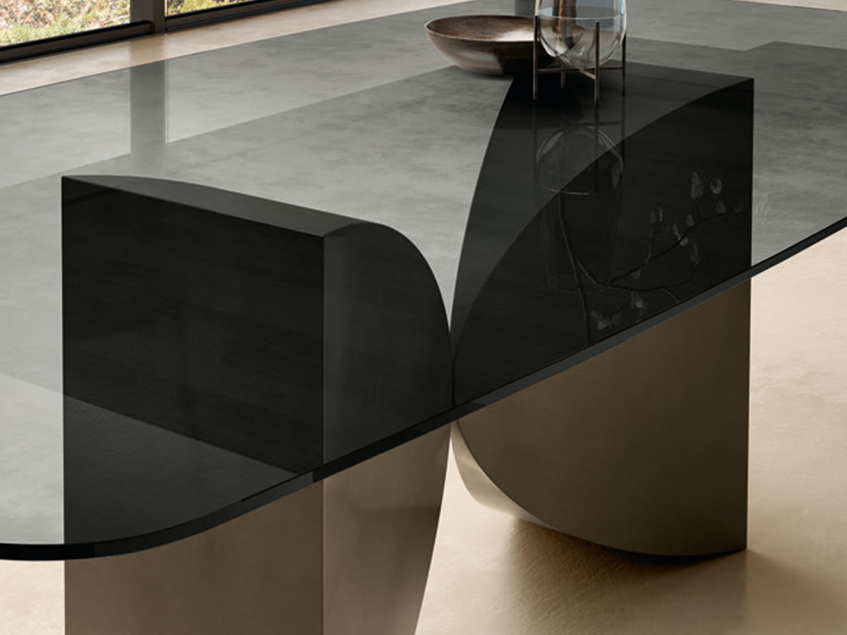 Lago Meet Table