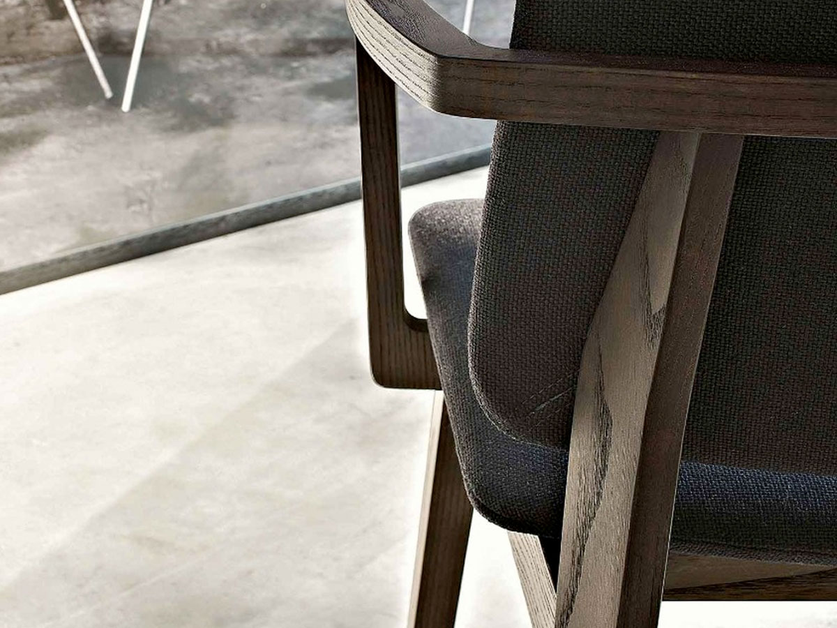Lema Hati Chair With Armrests