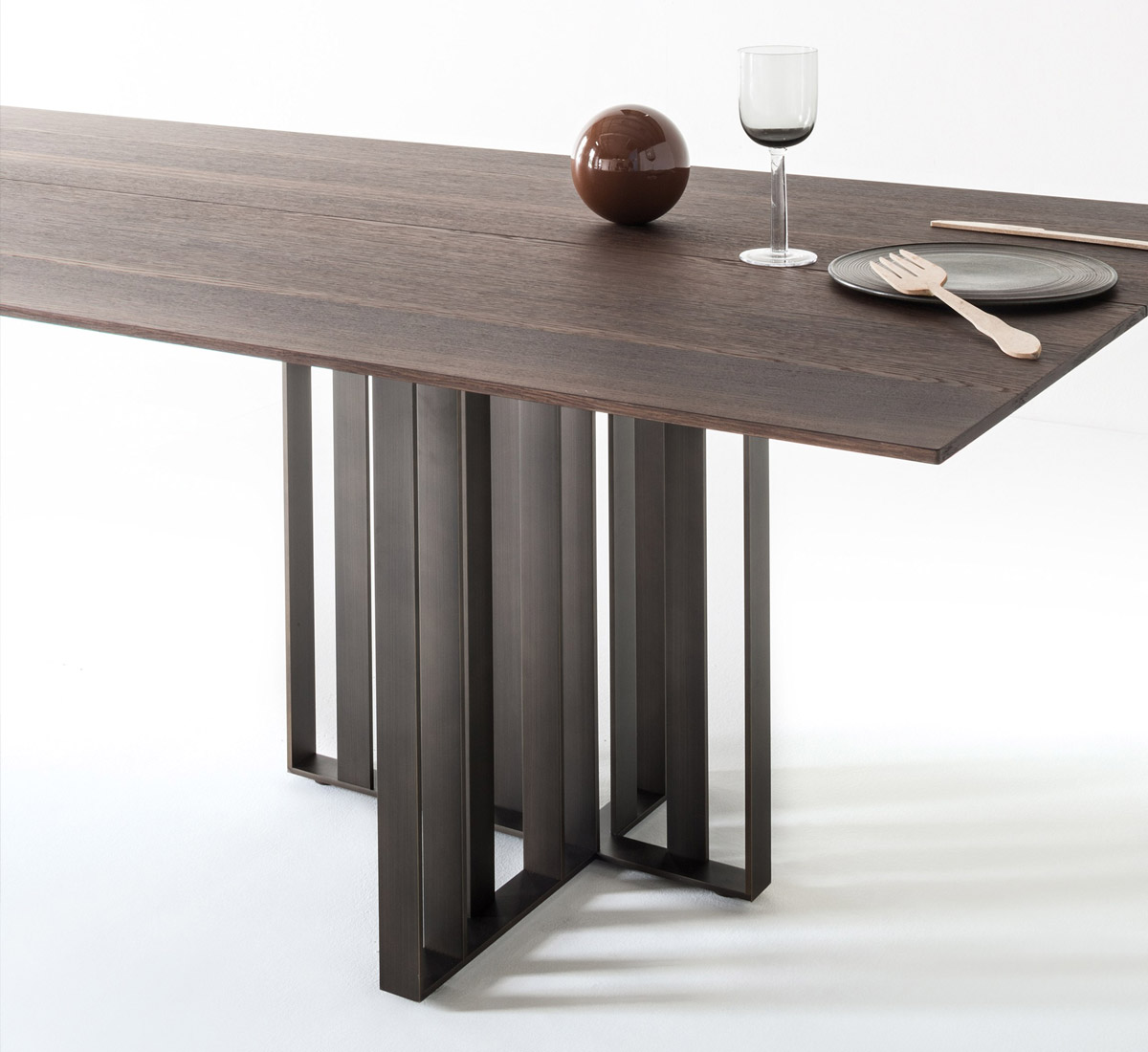 Lema Shade Table