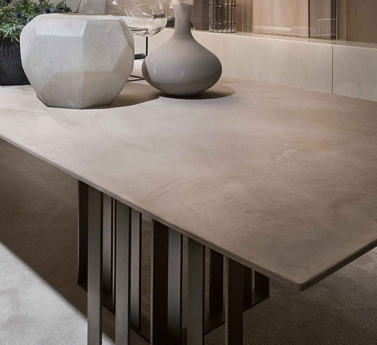 Lema Shade Table