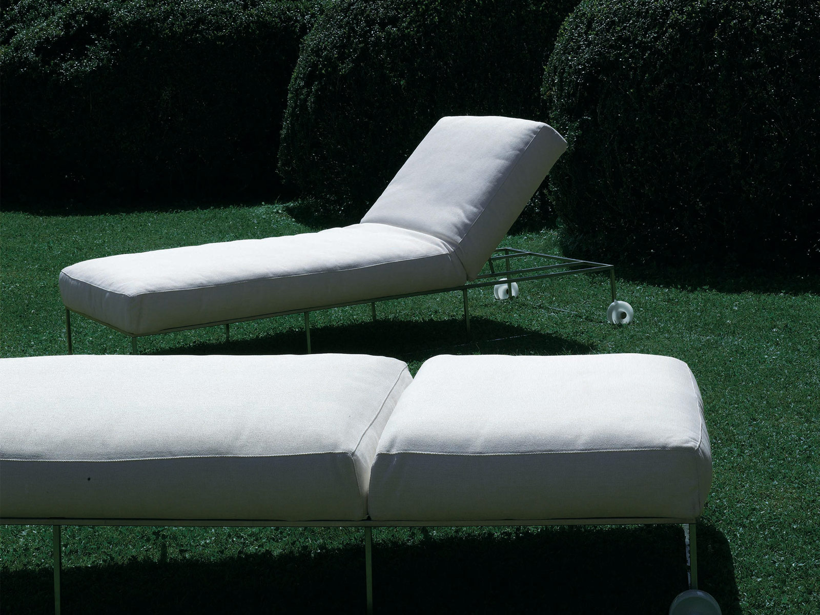 Living Divani Ile Club Daybed Outdoor