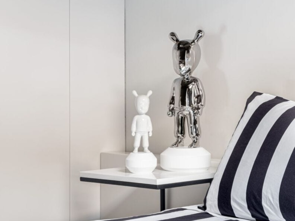 Lladró The Silver Guest Figurine Big
