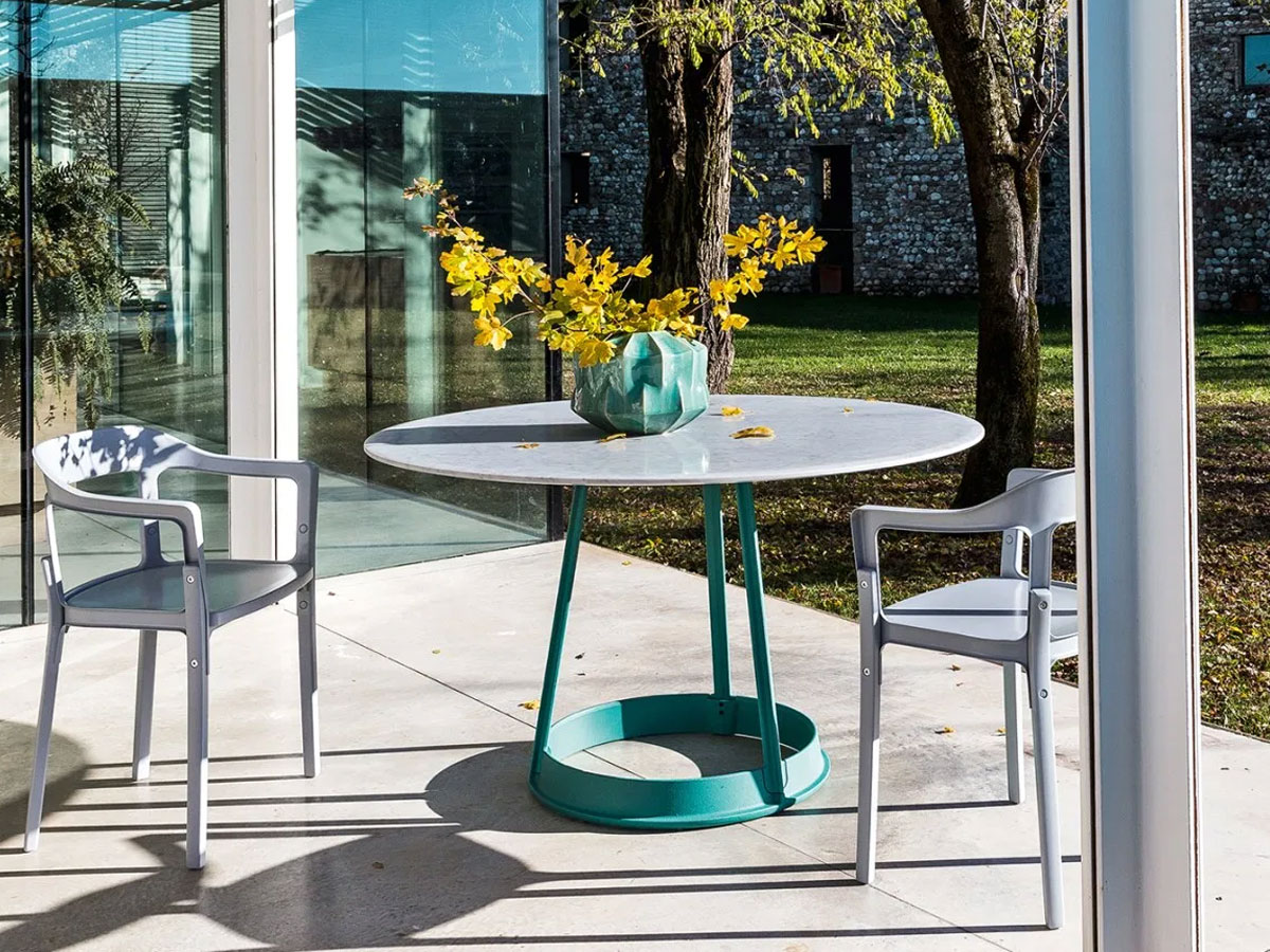 Magis Brut Round Table