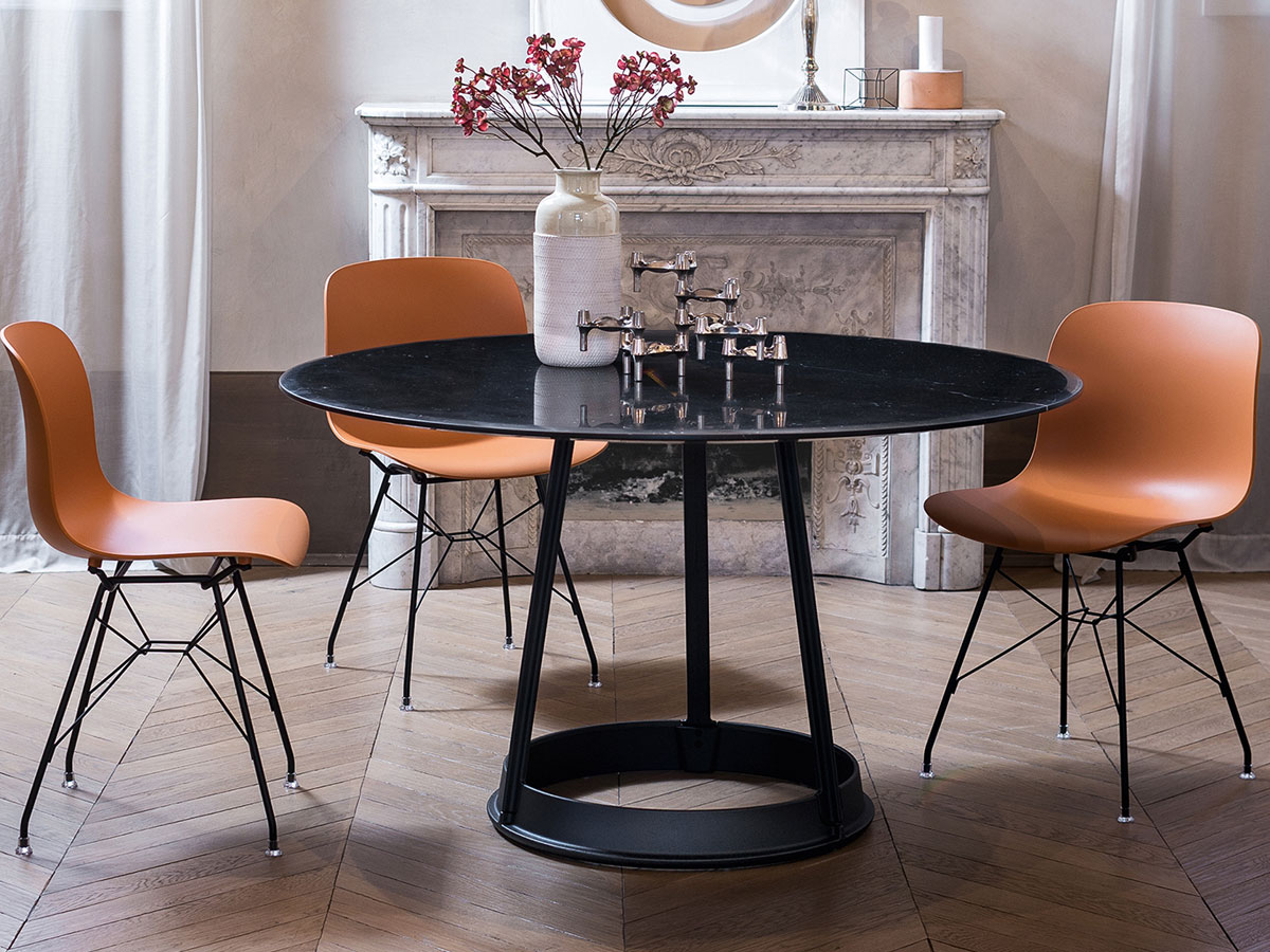 Magis Brut Round Table