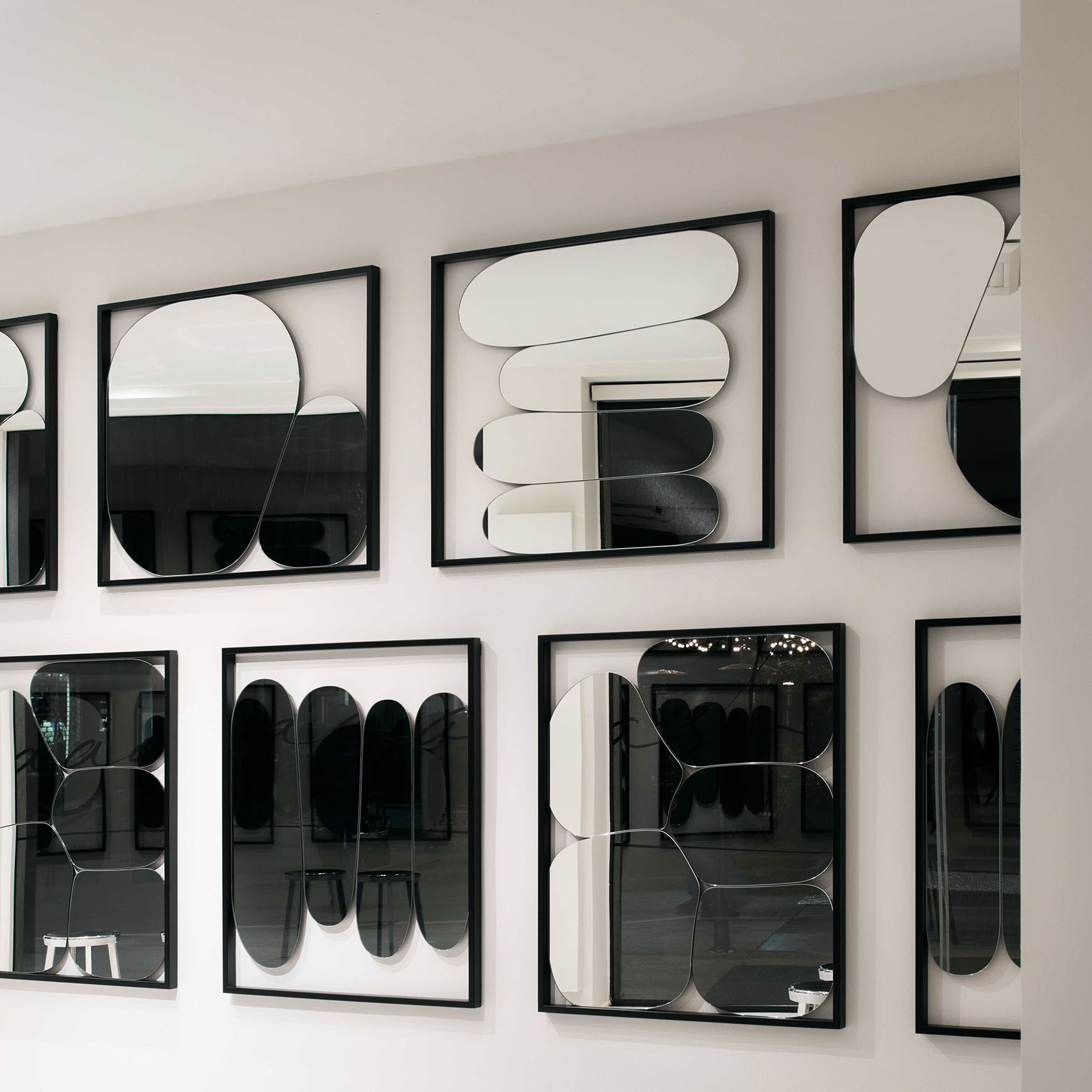 Magis Morphed Mirror Ac544