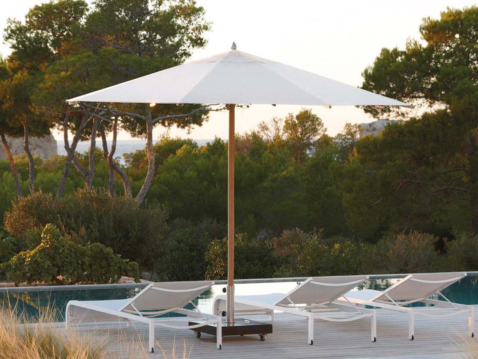 Manutti Centra Max Parasol Teak Pole