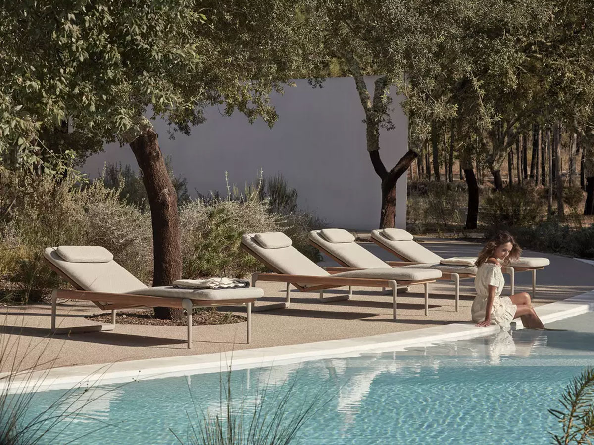 Manutti Flows Sunlounger Teak