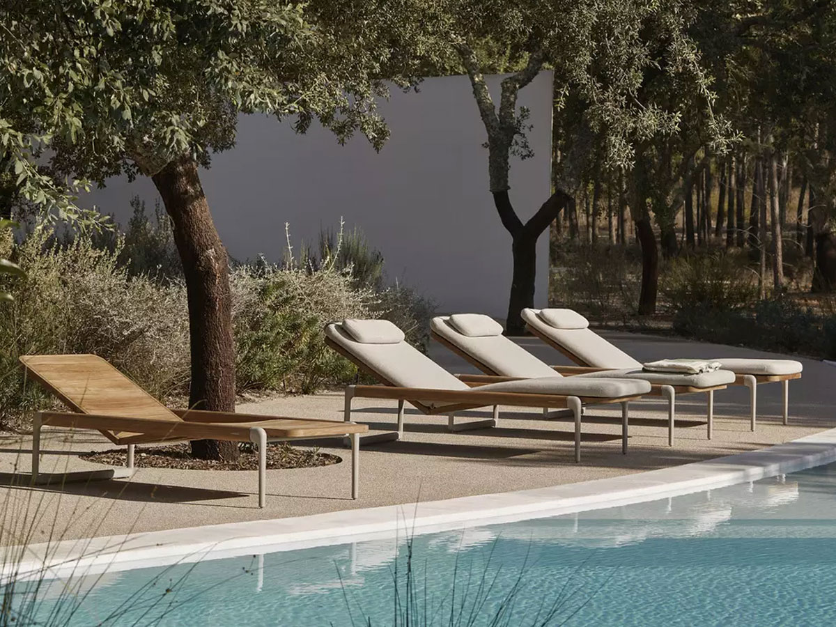Manutti Flows Sunlounger Teak