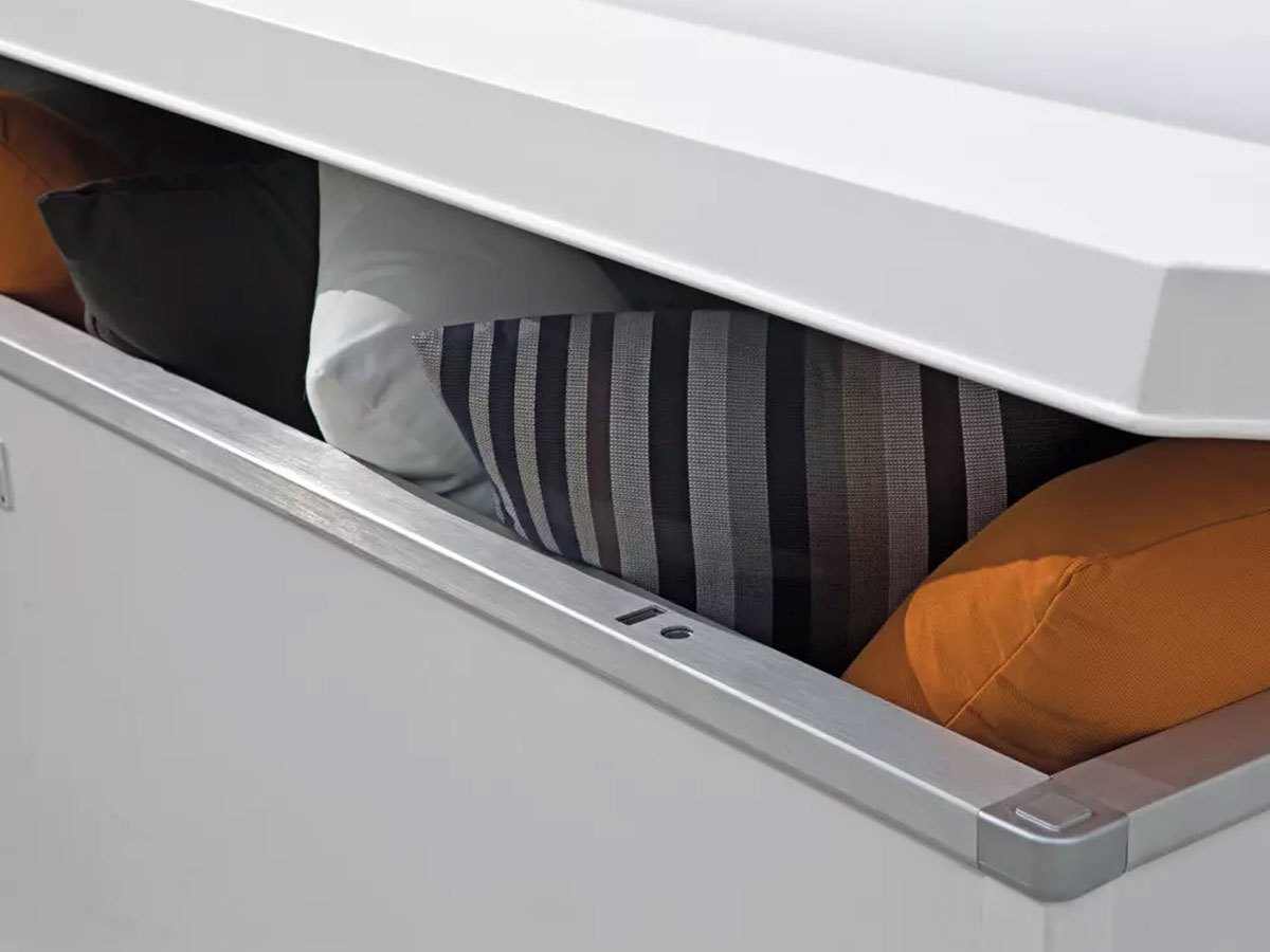 Manutti Fuse Cushion Box