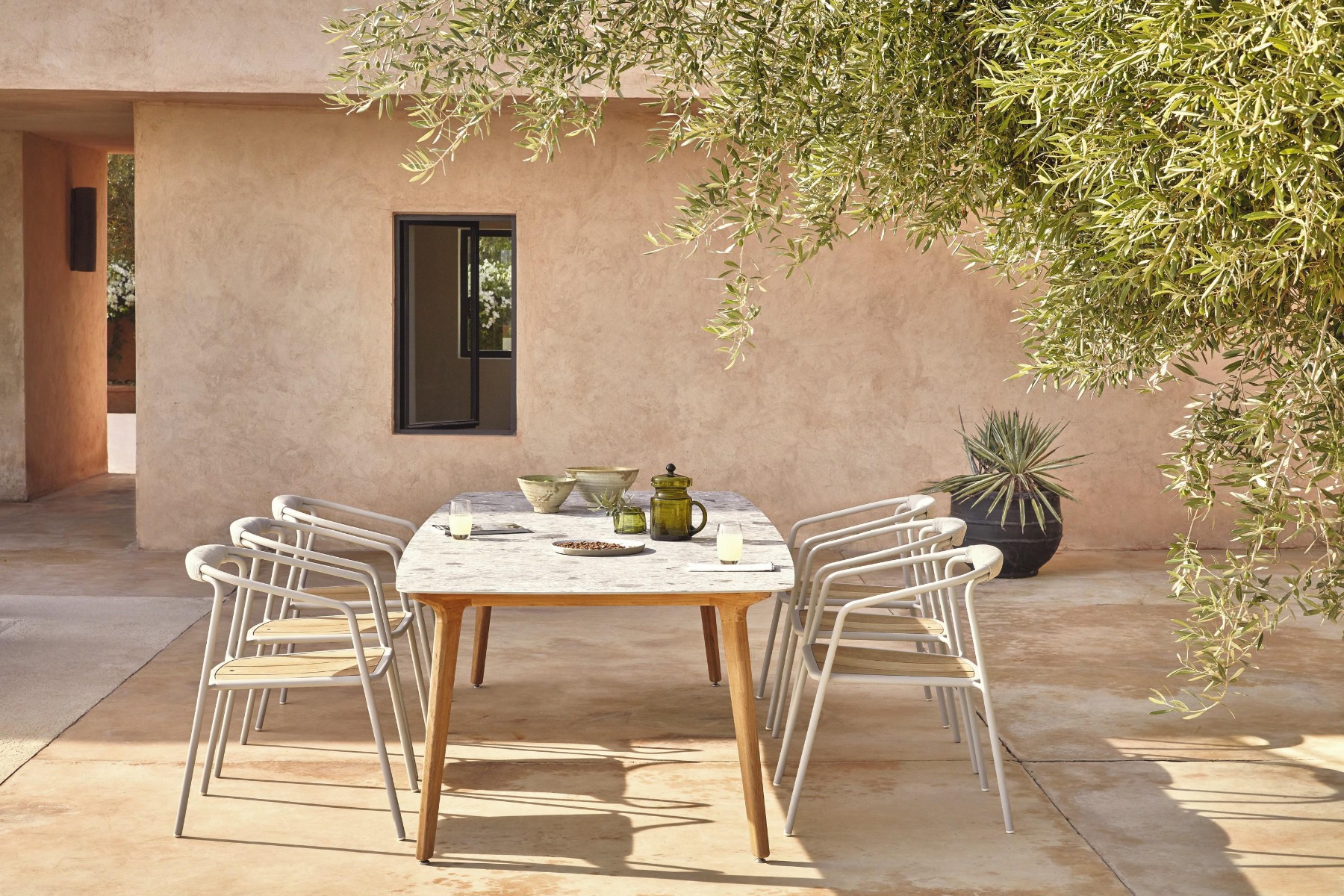 Manutti Torsa Table Collection