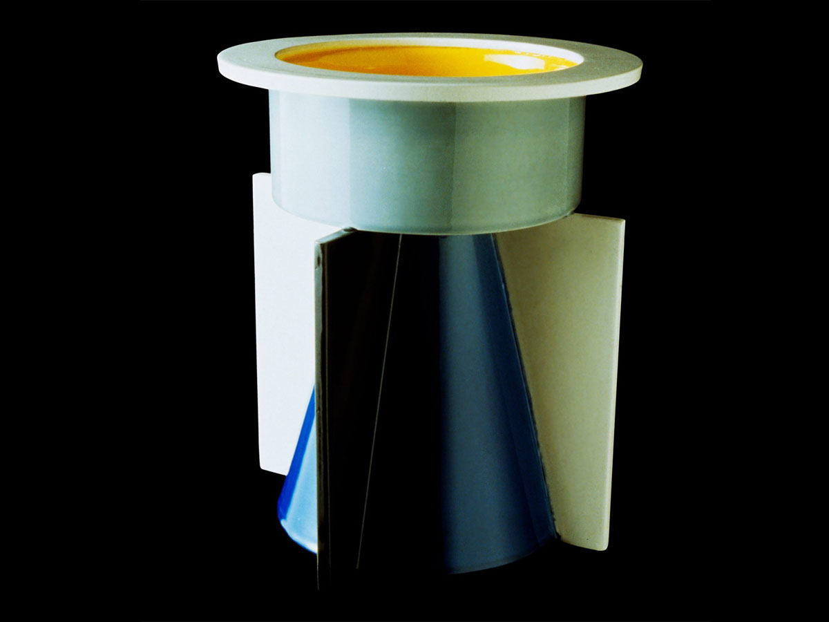 Memphis Niger Vase