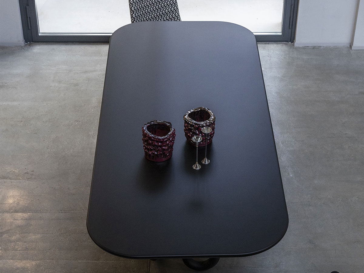 Mogg Medusa Table