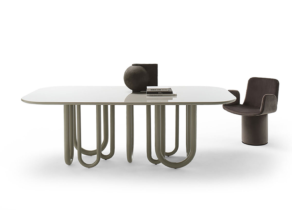 Mogg Medusa Table