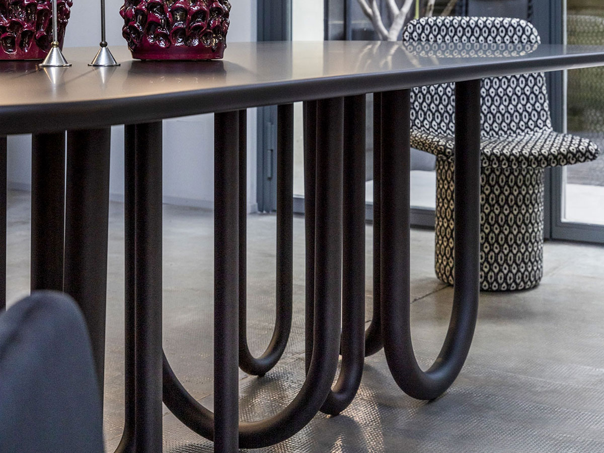 Mogg Medusa Table